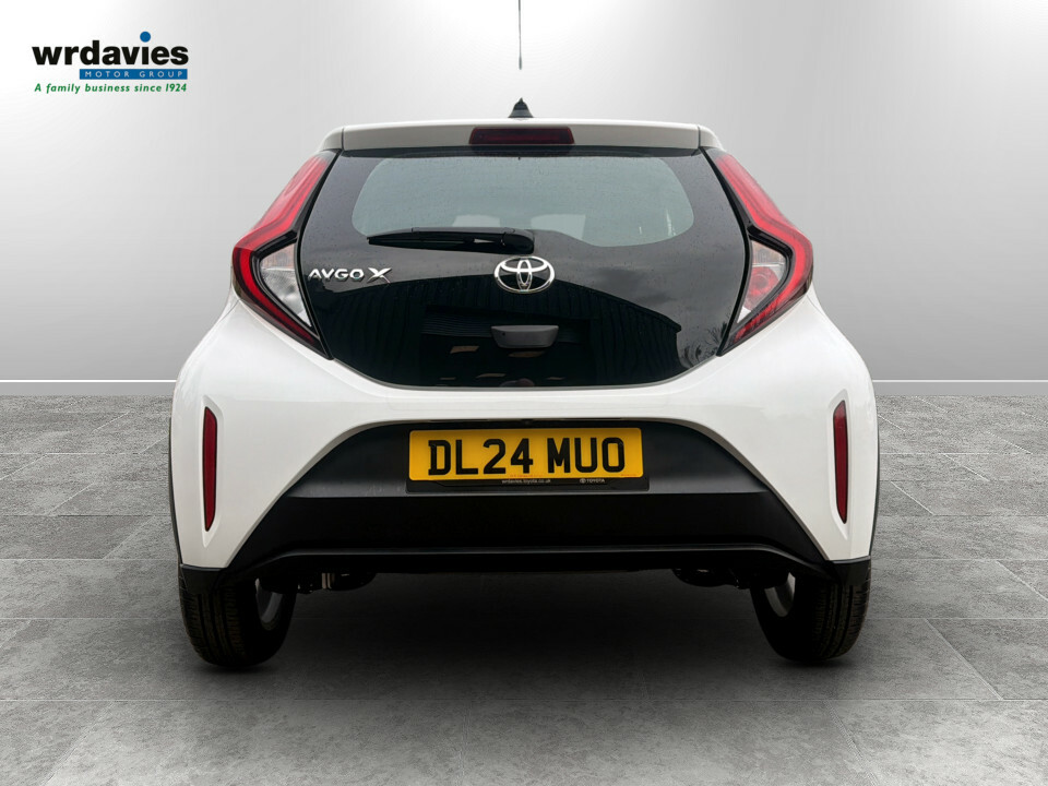 Toyota Aygo X 1.0 Vvt-i Pure DL24MUO White #6