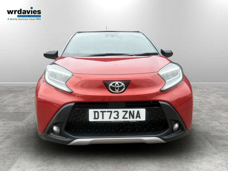 Toyota Aygo X 1.0 Vvt-i Exclusive DT73ZNA Red #2