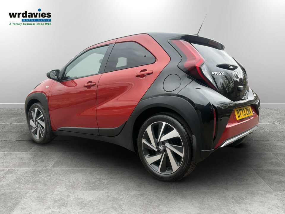 Toyota Aygo X 1.0 Vvt-i Exclusive DT73ZNA Red #5