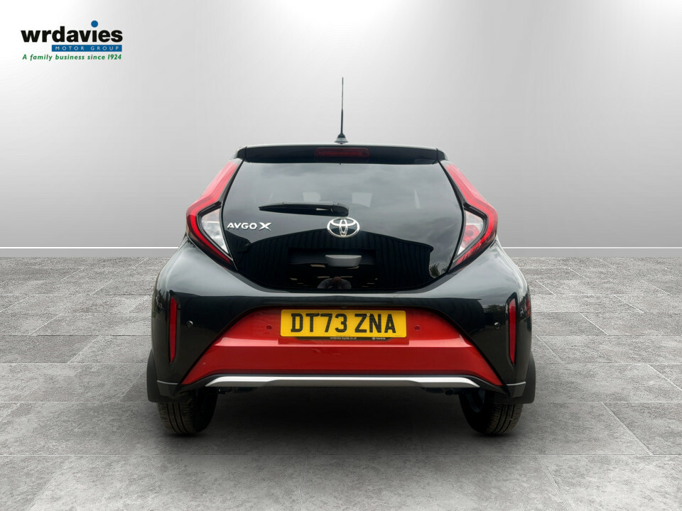 Toyota Aygo X 1.0 Vvt-i Exclusive DT73ZNA Red #6