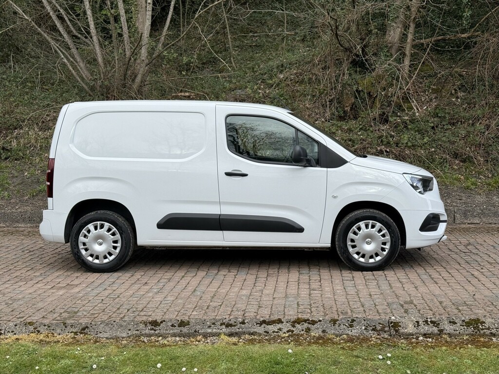 Vauxhall Combo 1.5 Turbo D 2300 Sportive DU72TJV White #6
