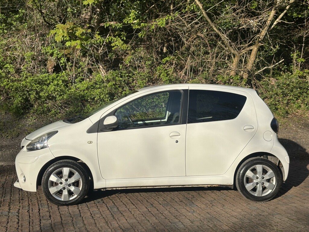 Toyota Aygo 1.0 Vvt-i Fire DA62OTV White #2