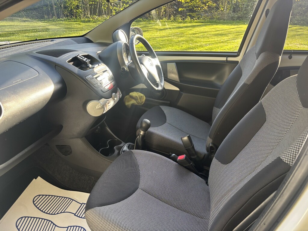 Toyota Aygo 1.0 Vvt-i Fire DA62OTV White #3
