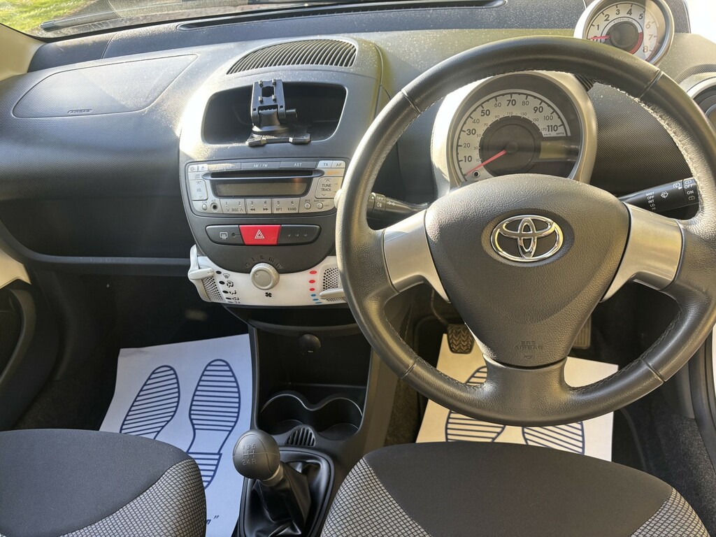 Toyota Aygo 1.0 Vvt-i Fire DA62OTV White #4