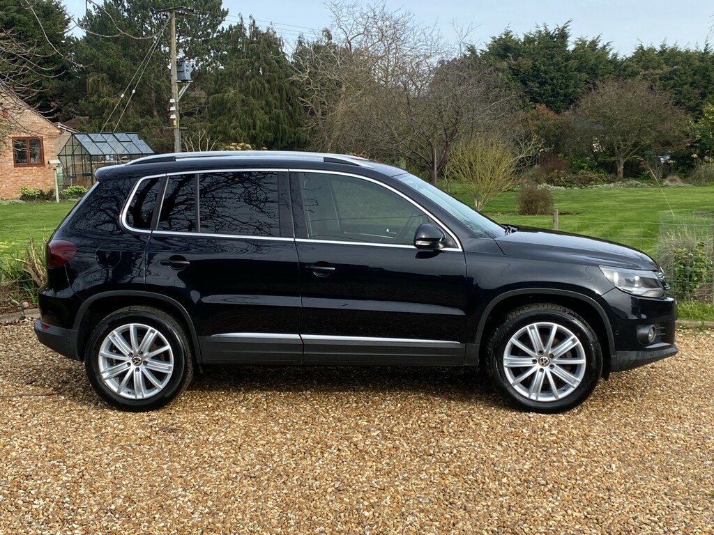 Volkswagen Tiguan 2.0 Tdi Bluemotion Tech Sport Suv Dsg 4 VK62KLX Black #4