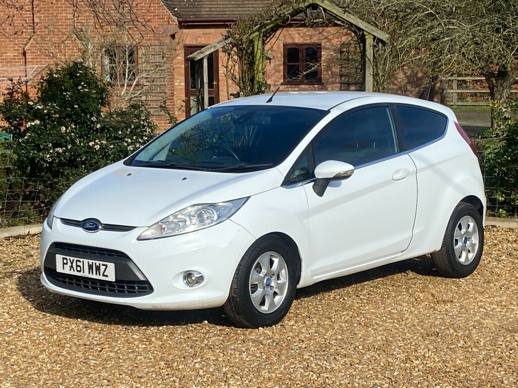 Ford Fiesta 1.6 Tdci Econetic Dpf Titanium Hatchback Diese White
