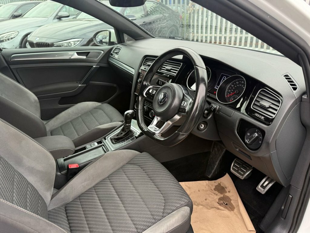 Volkswagen Golf 2L R-line DH19SWX White #4