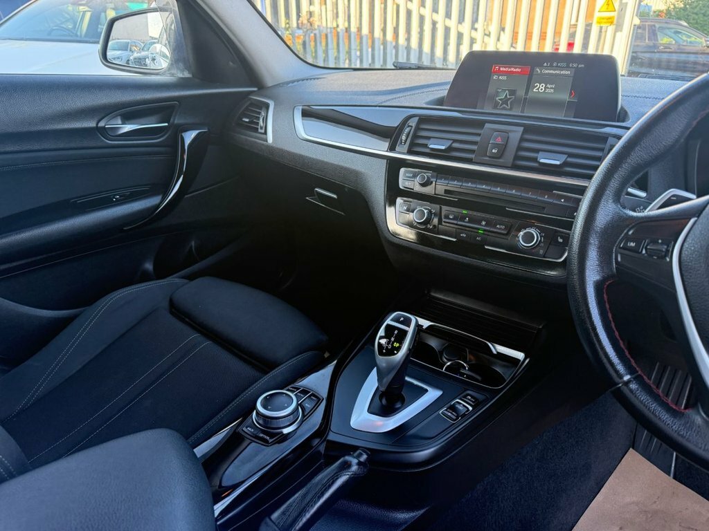 BMW 1 Series 2L Sport GD19PZH White #6