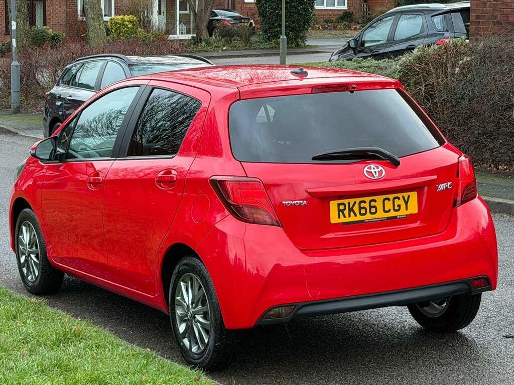 Toyota Yaris 1.33 Dual Vvt-i Icon Euro 6 RK66CGY Red #3