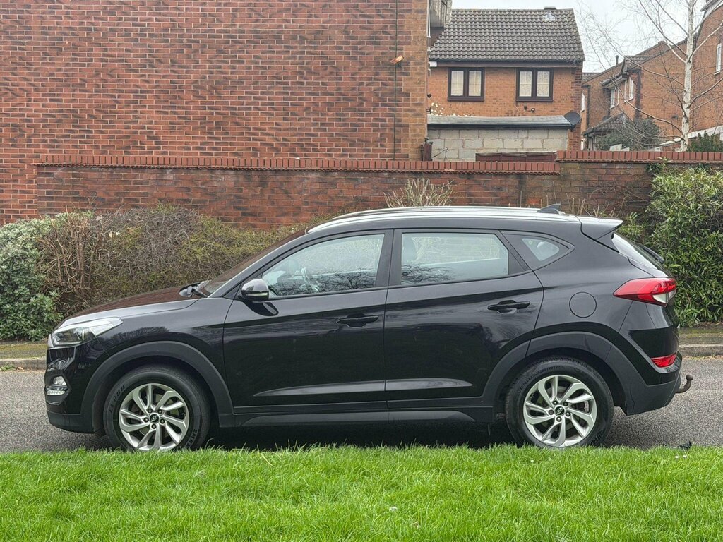 Hyundai Tucson 1.7 Crdi Blue Drive Se Nav Euro 6 Ss BJ66OYE Black #3