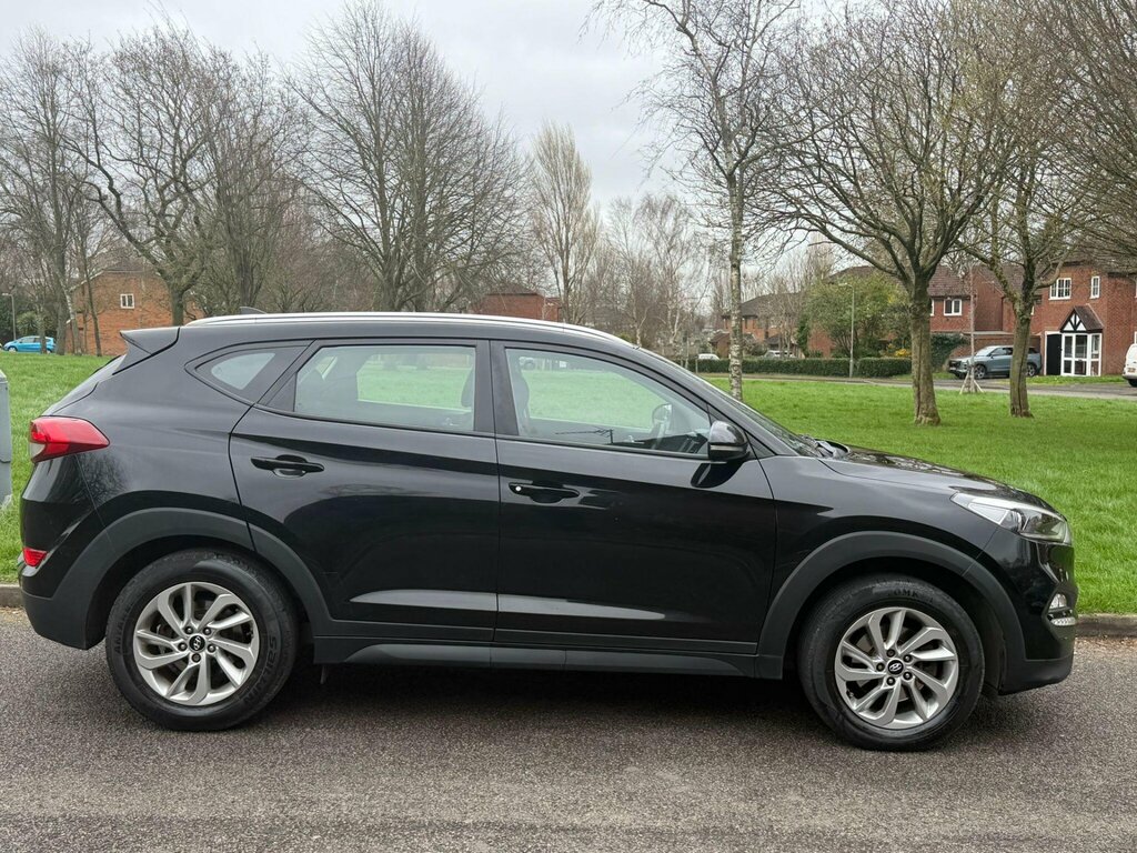 Hyundai Tucson 1.7 Crdi Blue Drive Se Nav Euro 6 Ss BJ66OYE Black #4