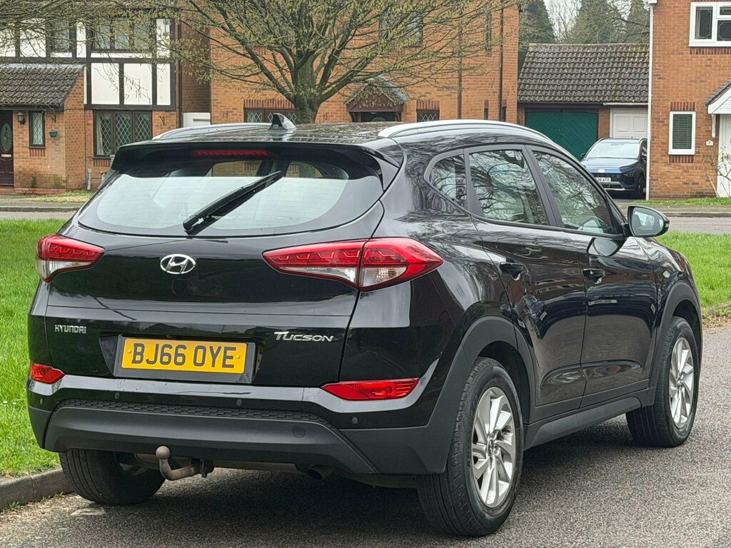 Hyundai Tucson 1.7 Crdi Blue Drive Se Nav Euro 6 Ss BJ66OYE Black #6