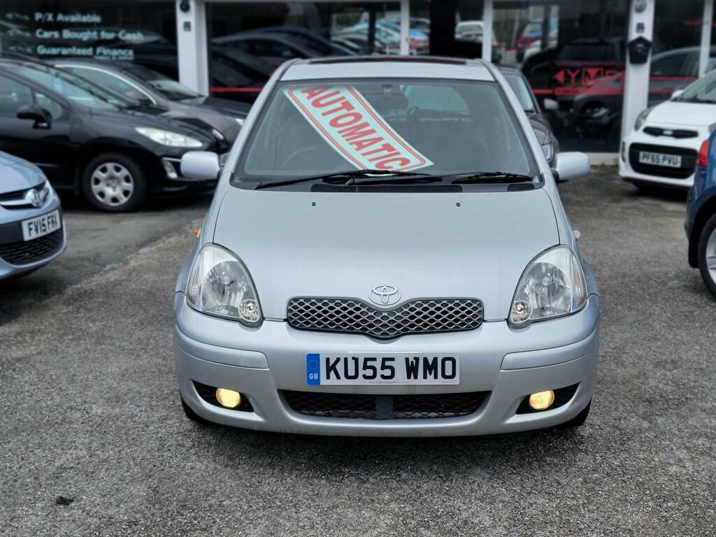 Toyota Yaris 1.3 Vvt-i T Spirit Silver #2