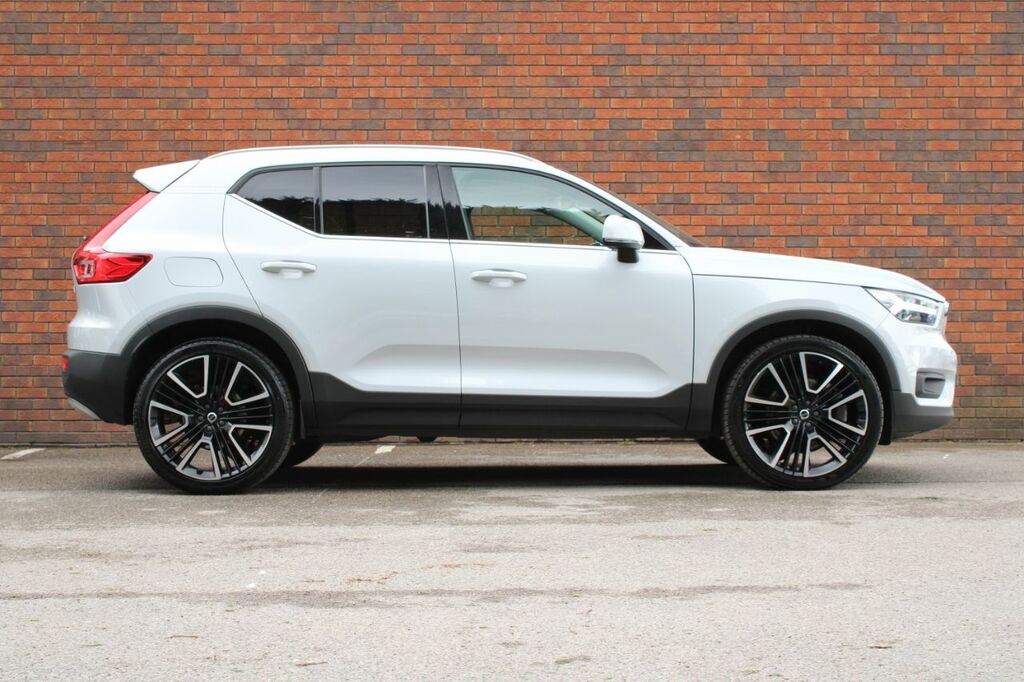 Volvo XC40 1.5H T5 Twin Engine Recharge 10.7Kwh Inscription P YR71WKN Silver #2