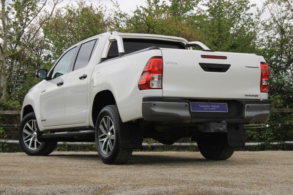 Toyota HILUX 2.4 D-4d Invincible X 4Wd Euro 6 Ss T White #3