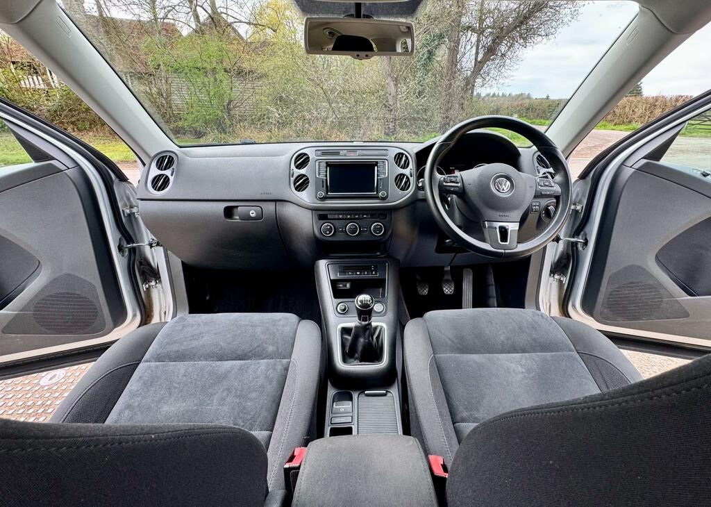 Volkswagen Tiguan 2.0 Tdi Bluemotion Tech Match Edition Suv BJ16DKO Silver #2