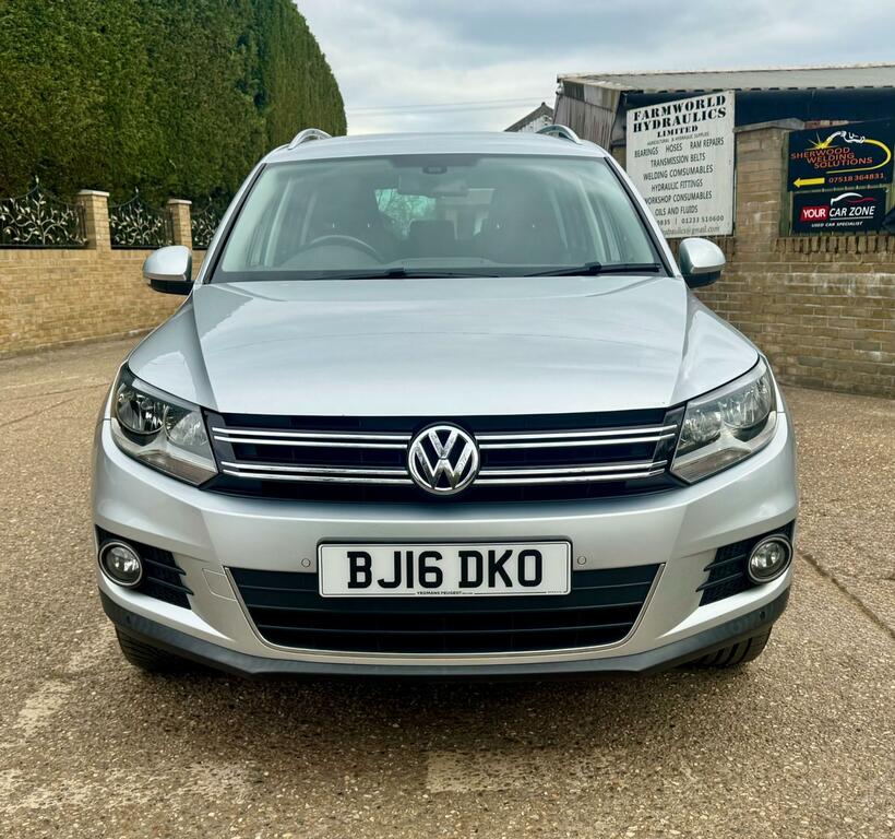 Volkswagen Tiguan 2.0 Tdi Bluemotion Tech Match Edition Suv BJ16DKO Silver #3