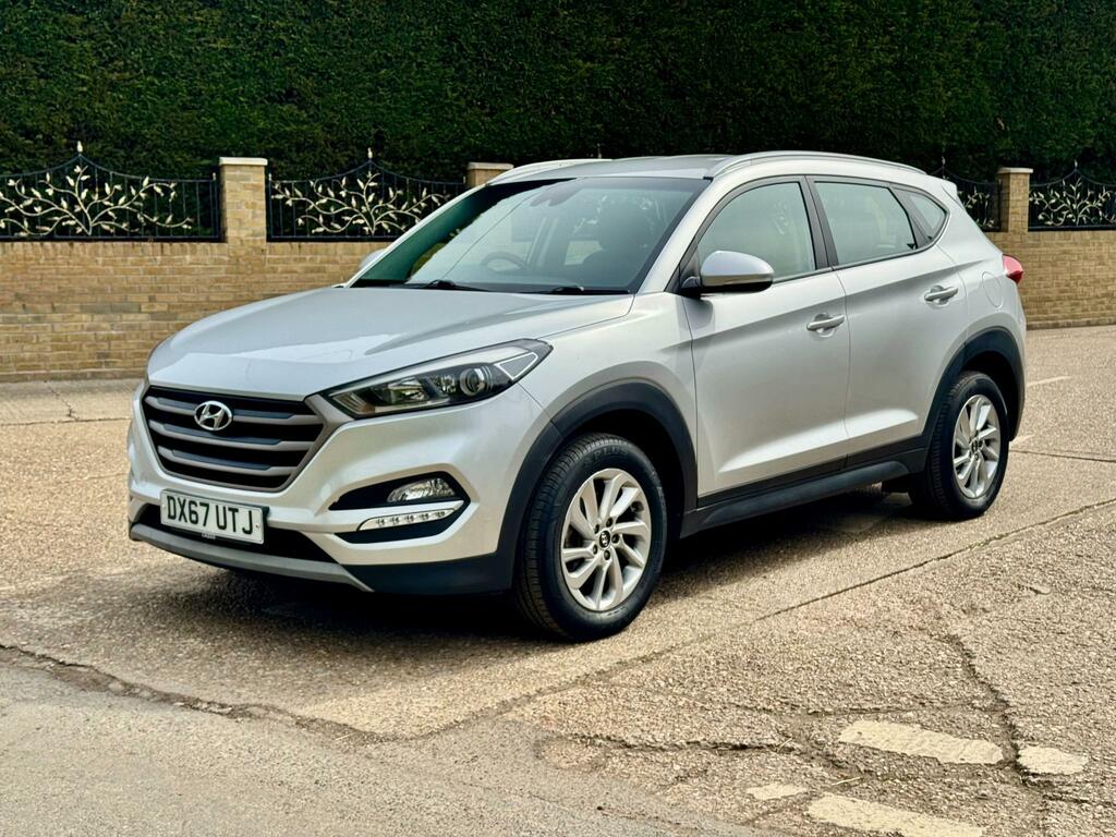 Hyundai Tucson 1.7 Crdi Blue Drive Se Nav Suv DX67UTJ Silver #4