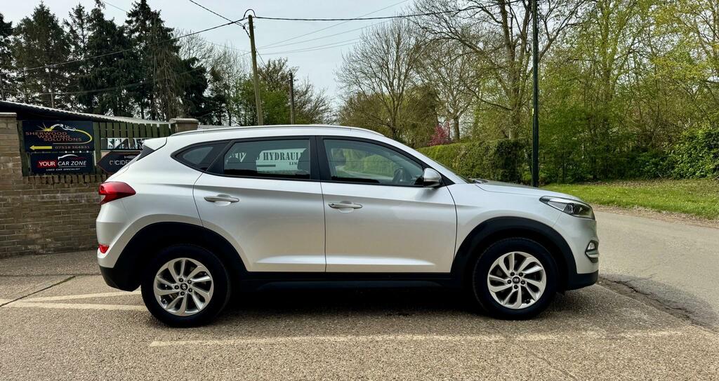 Hyundai Tucson 1.7 Crdi Blue Drive Se Nav Suv DX67UTJ Silver #2