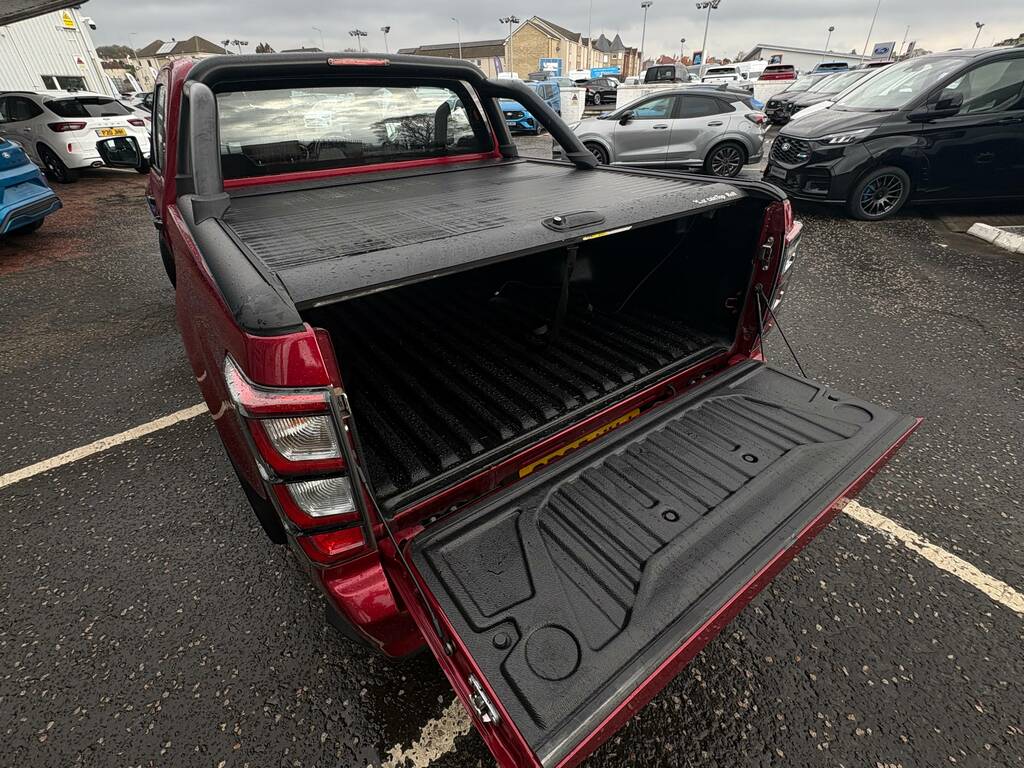 Isuzu D-Max 1.9 V-cross 4X4 SD25YKJ Red #2