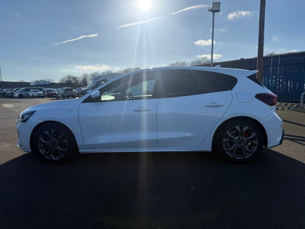 Ford Focus 1.0T Ecoboost St-line Hatchback ST23YOM White #4