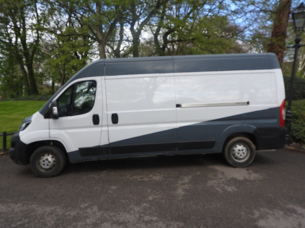 Peugeot Boxer 2.2 Bluehdi 335 Professional Panel Van BW21PXR White #4