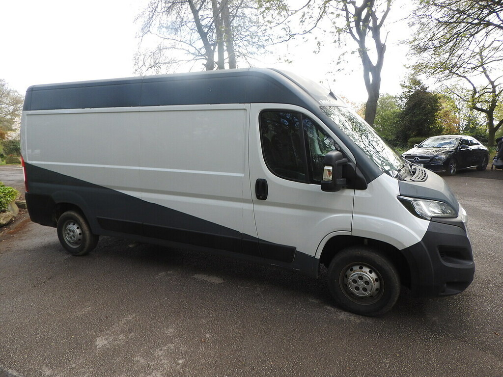 Peugeot Boxer 2.2 Bluehdi 335 Professional Panel Van White