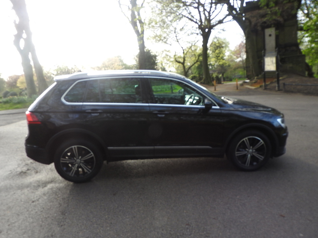 Volkswagen Tiguan Tdi Bluemotion Tech Se Navigation GF17KRD Black #6