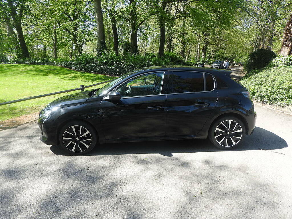 Peugeot 208 Puretech Allure KR20PTX Black #4
