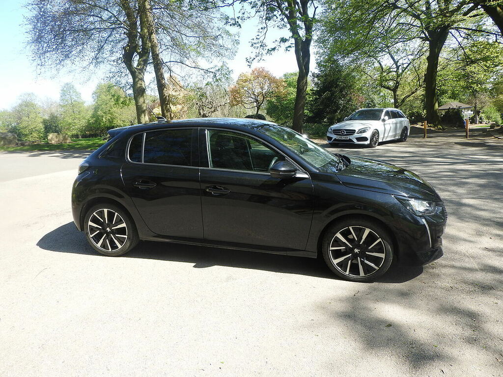 Peugeot 208 Puretech Allure Black