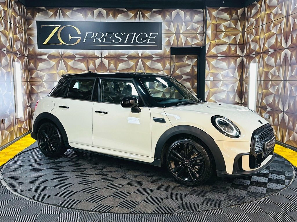 Mini Hatch 1.5L Cooper Sport White