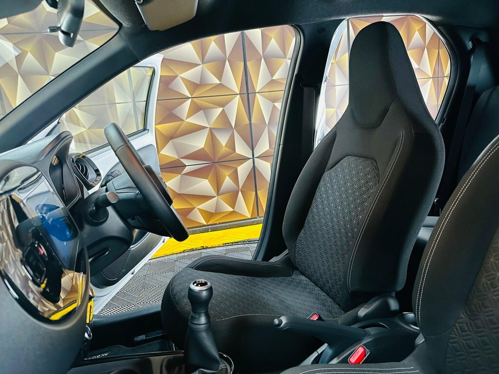 Toyota Aygo X 1L Edge EJ74YEX White #3