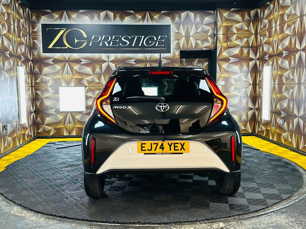 Toyota Aygo X 1L Edge EJ74YEX White #4
