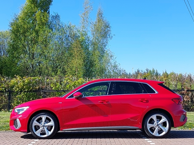 Audi A3 40 Tfsi E S Line S Tronic SV23NVX Red #4
