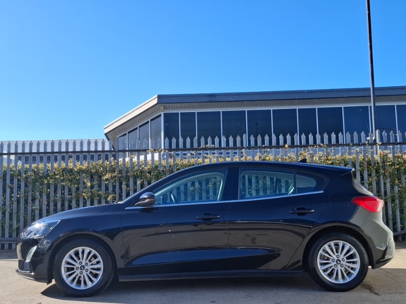 Ford Focus 1.0 Ecoboost Hybrid Mhev 125 Titanium Edition YC70ZRF Black #4