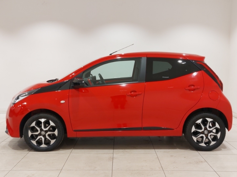 Toyota Aygo 1.0 Vvt-i X-trend Red #4