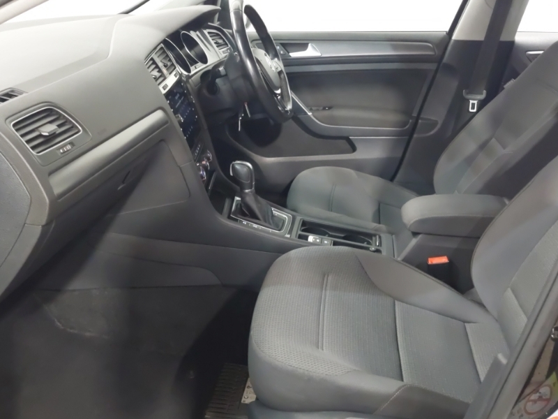 Volkswagen Golf 1.5 Tsi Evo Se Nav Dsg DP68RMX Black #5