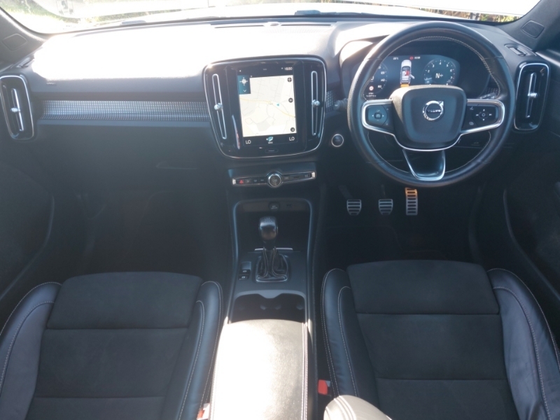 Volvo XC40 1.5 T3 163 R Design BK21MVR White #3