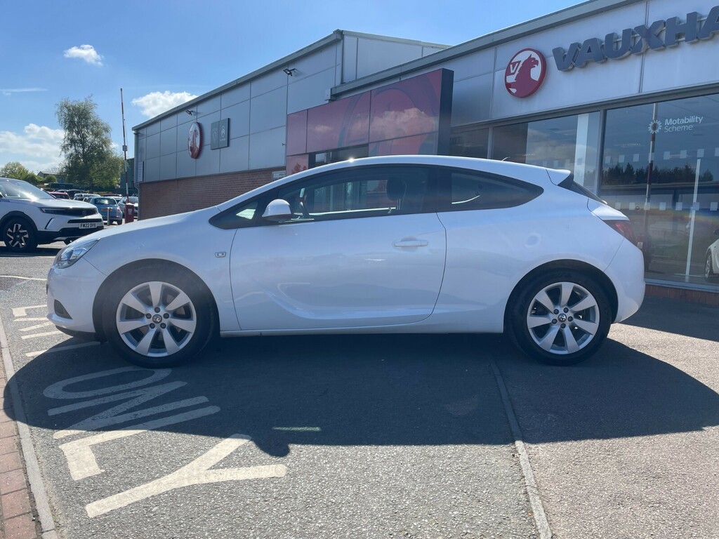 Vauxhall Astra GTC Sport 1.4T 120Ps Coupe White #2