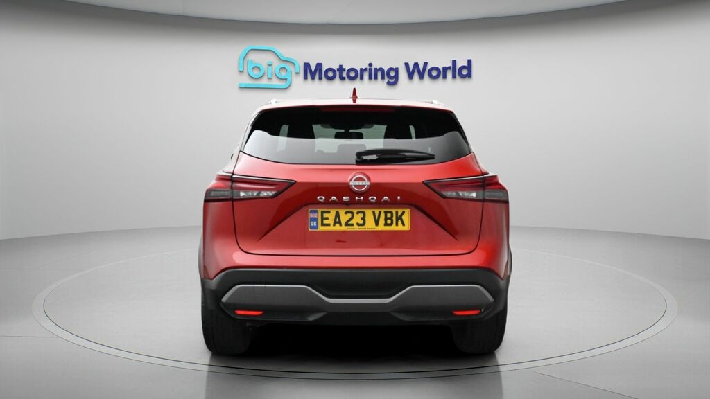 Nissan Qashqai Tekna Red #6