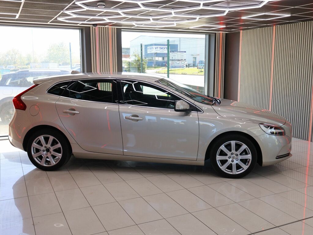 Volvo V40 2017 2.0 T2 Inscription Hatchback Manua SE17JNX Gold #3