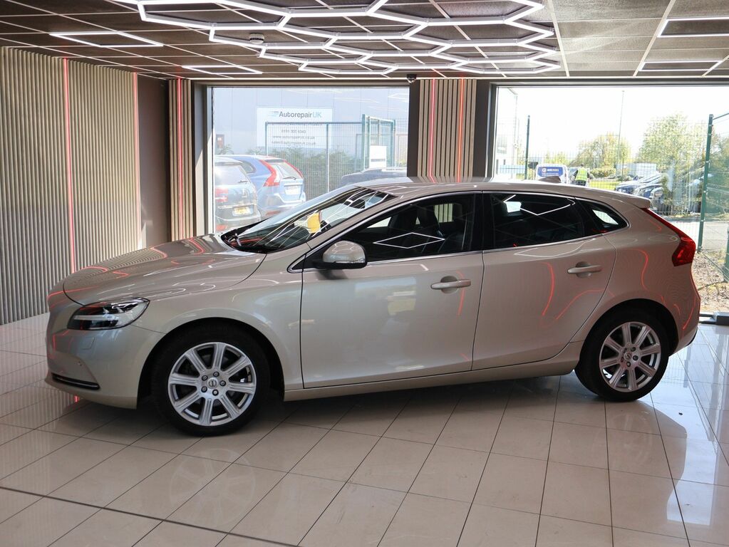 Volvo V40 2017 2.0 T2 Inscription Hatchback Manua SE17JNX Gold #4