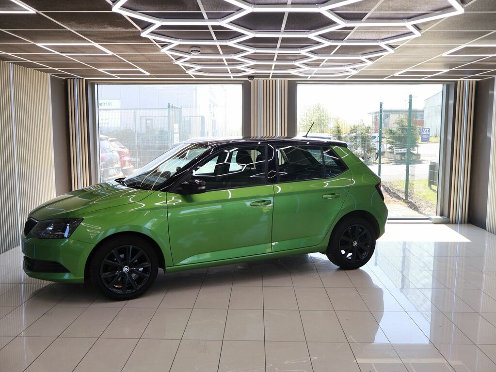 Skoda Fabia 2018 1.0 Tsi Colour Edition Hatchback M SA18HJF Green #2