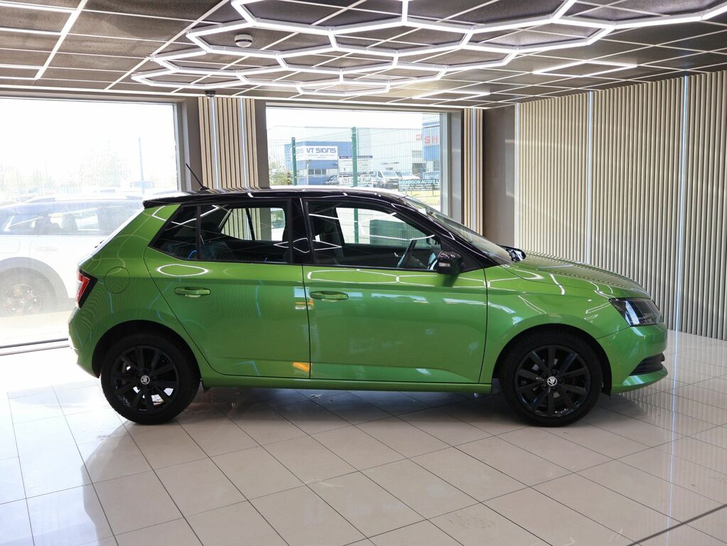 Skoda Fabia 2018 1.0 Tsi Colour Edition Hatchback M SA18HJF Green #3