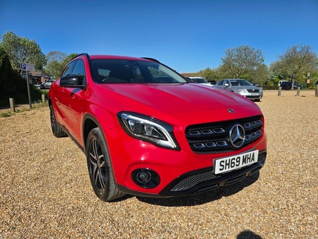 Mercedes-Benz GLA Class Gla180 Gpf Urban Edition Red