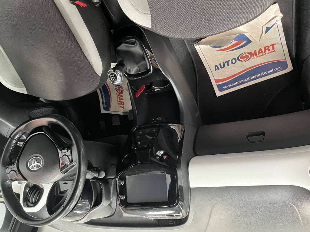 Toyota Aygo Hatchback 1.0 Vvt-i X-press White #3
