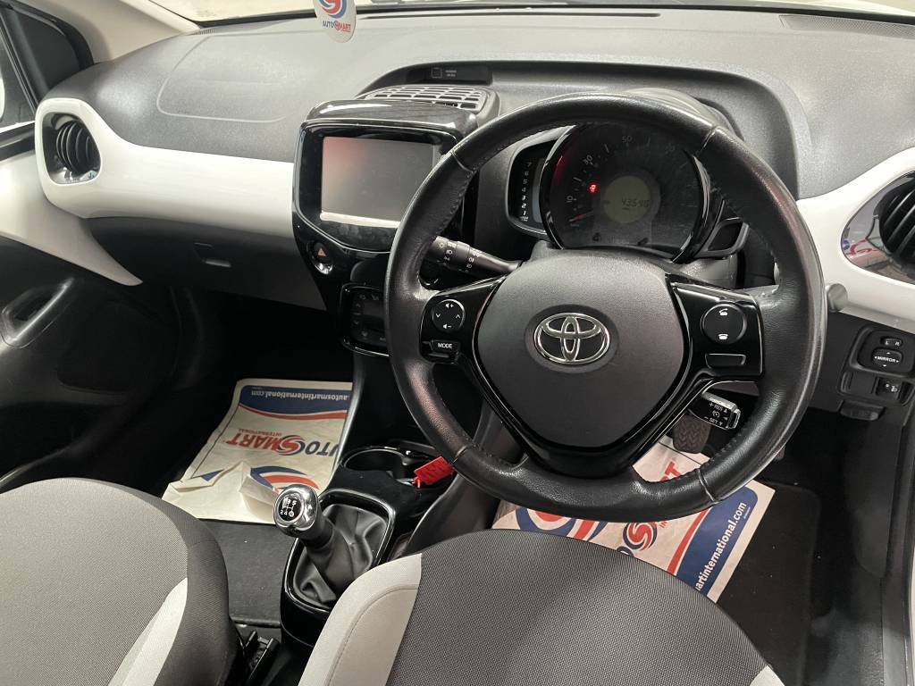 Toyota Aygo Hatchback 1.0 Vvt-i X-press White #4
