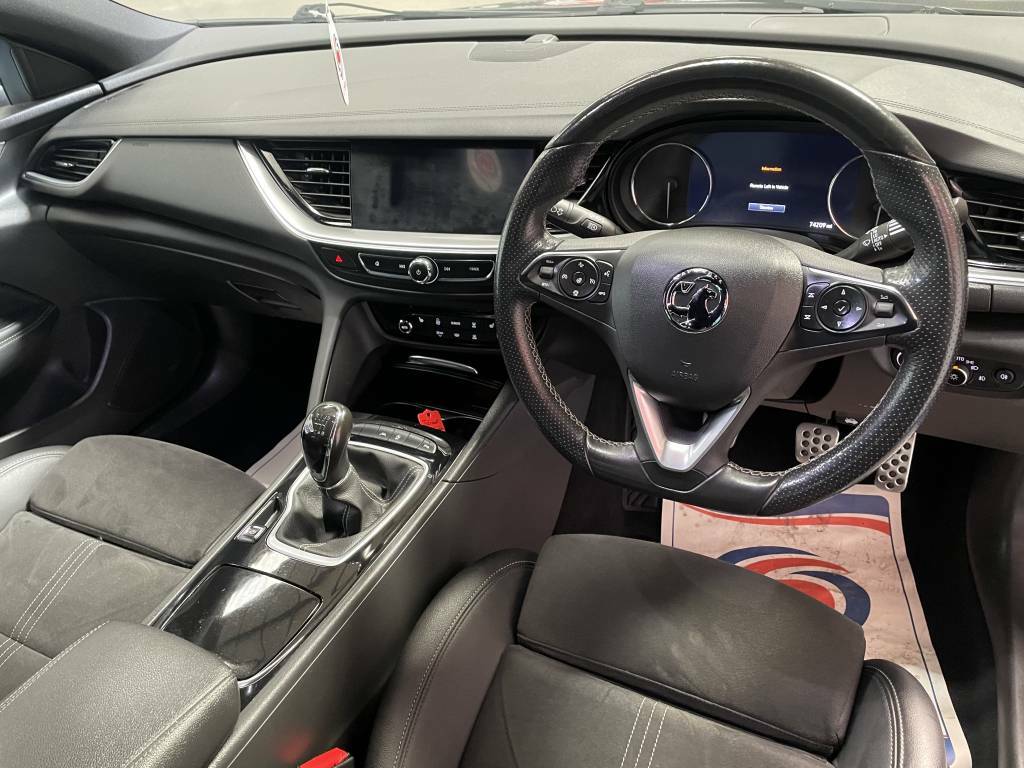 Vauxhall Insignia Grand Spor 1.5 Turbo D Ultimate Nav Black