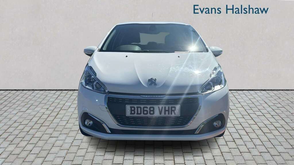 Peugeot 208 1.2 Puretech 82 Signature Start Stop 2018 BD68VHR White #3