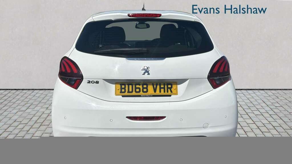 Peugeot 208 1.2 Puretech 82 Signature Start Stop 2018 BD68VHR White #4